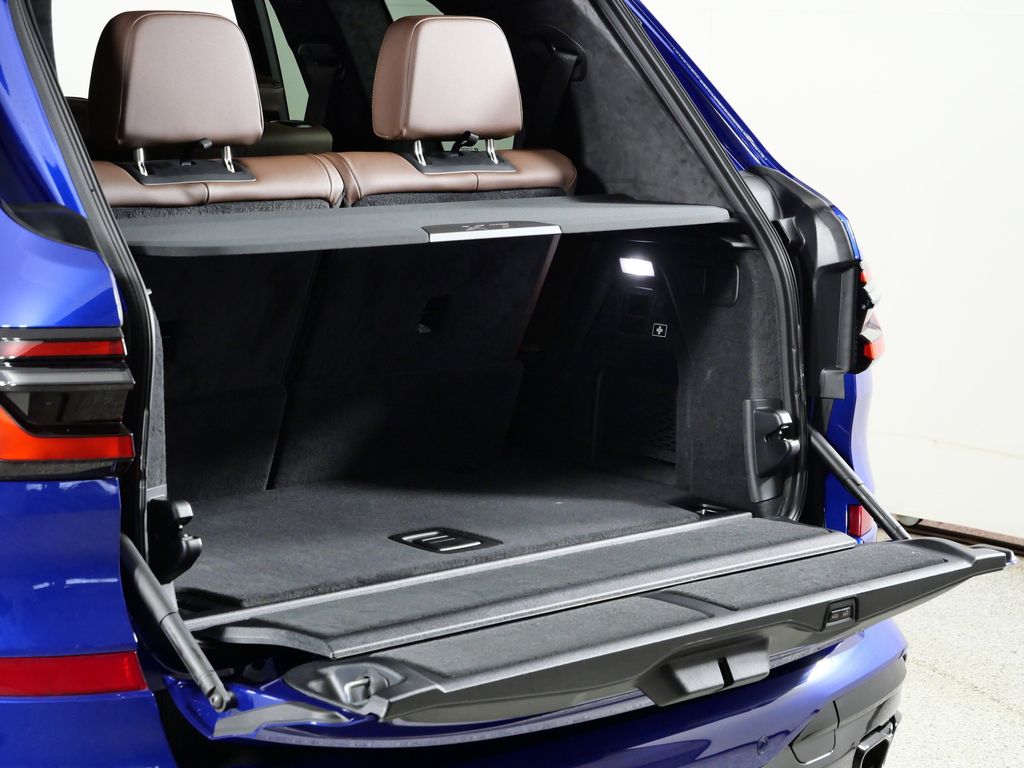 Thumbnail: 2026 BMW X7 - 29