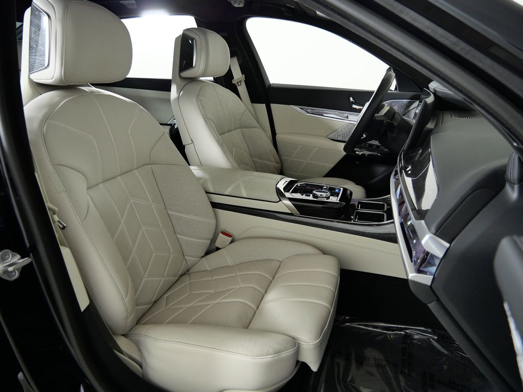 Thumbnail: 2023 BMW i7 - 23