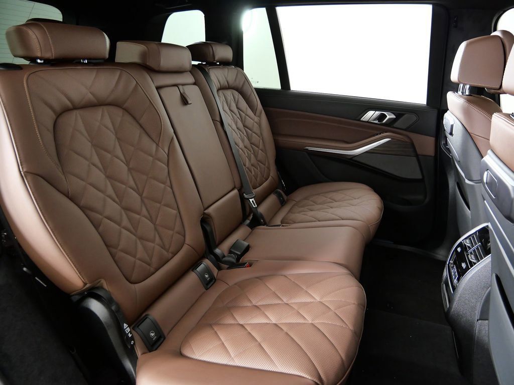 Thumbnail: 2026 BMW X7 - 29