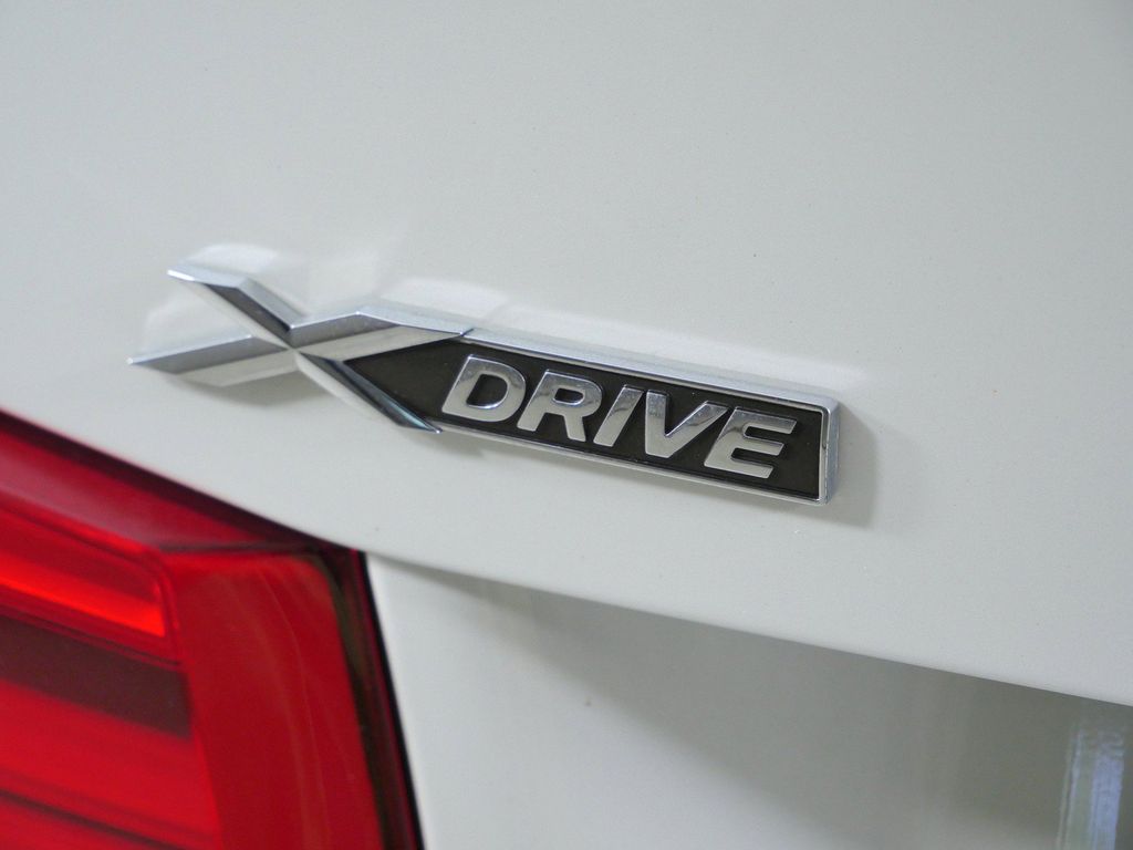 Thumbnail: 2017 BMW 3 Series - 13