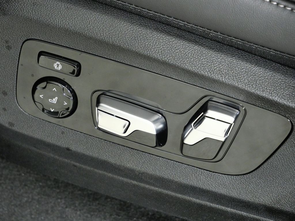 Thumbnail: 2026 BMW X7 - 40