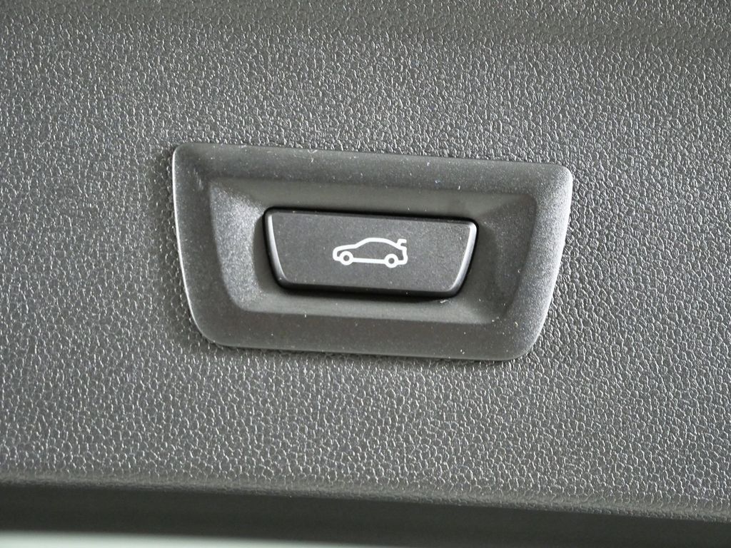 Thumbnail: 2026 BMW iX - 28