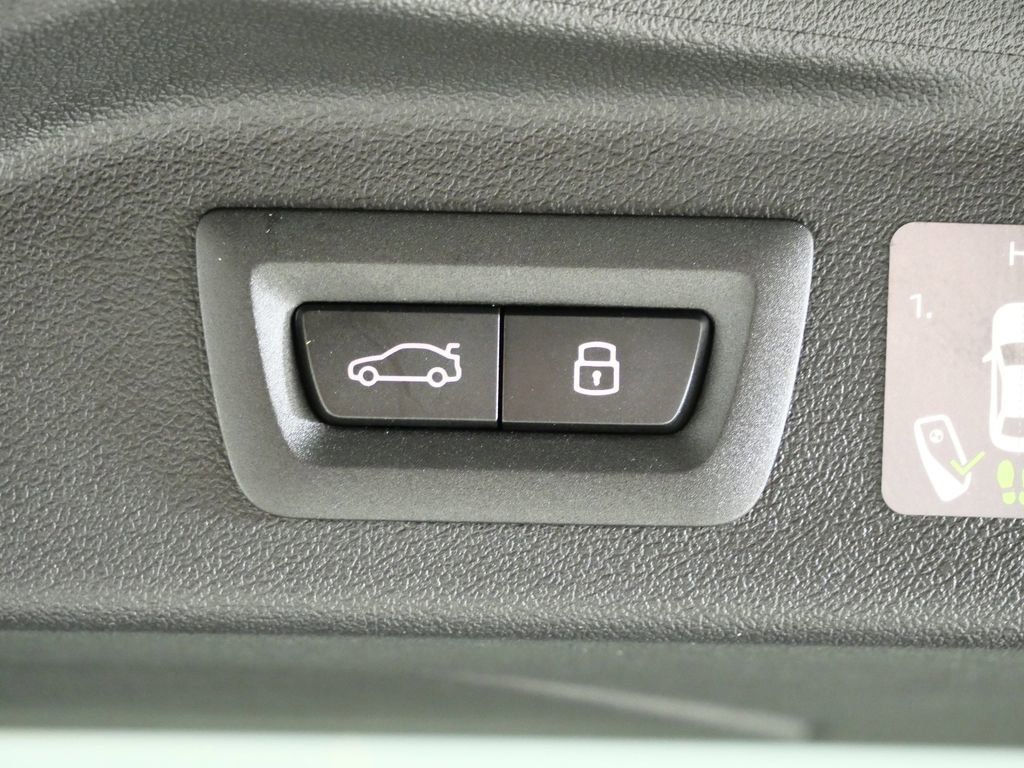 Thumbnail: 2026 BMW X7 - 33