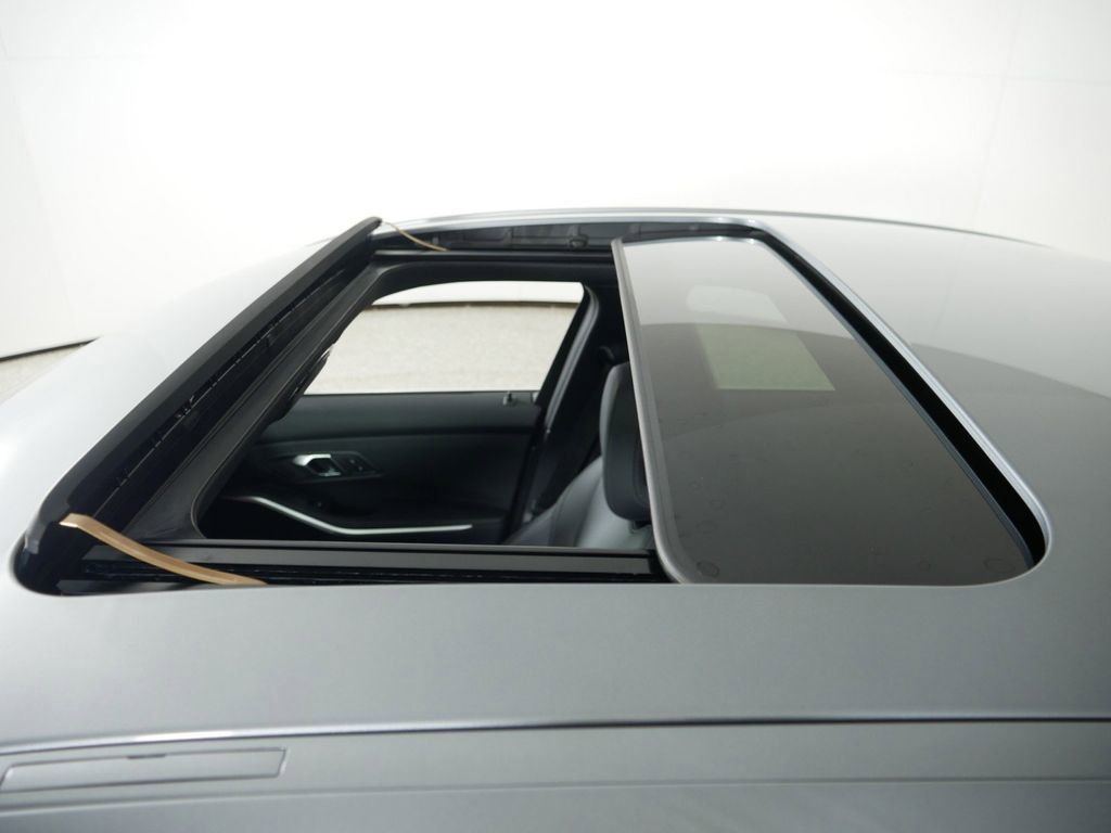 Thumbnail: 2025 BMW 3 Series - 24