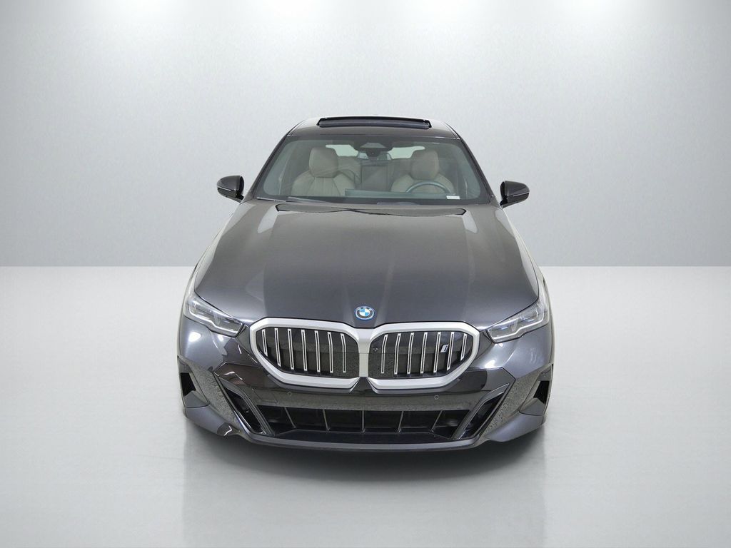 Thumbnail: 2026 BMW i5 - 19