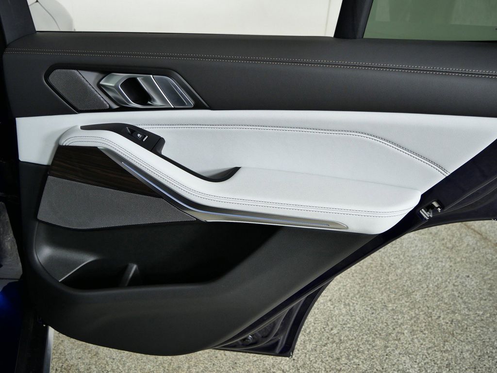 Thumbnail: 2026 BMW X5 - 25