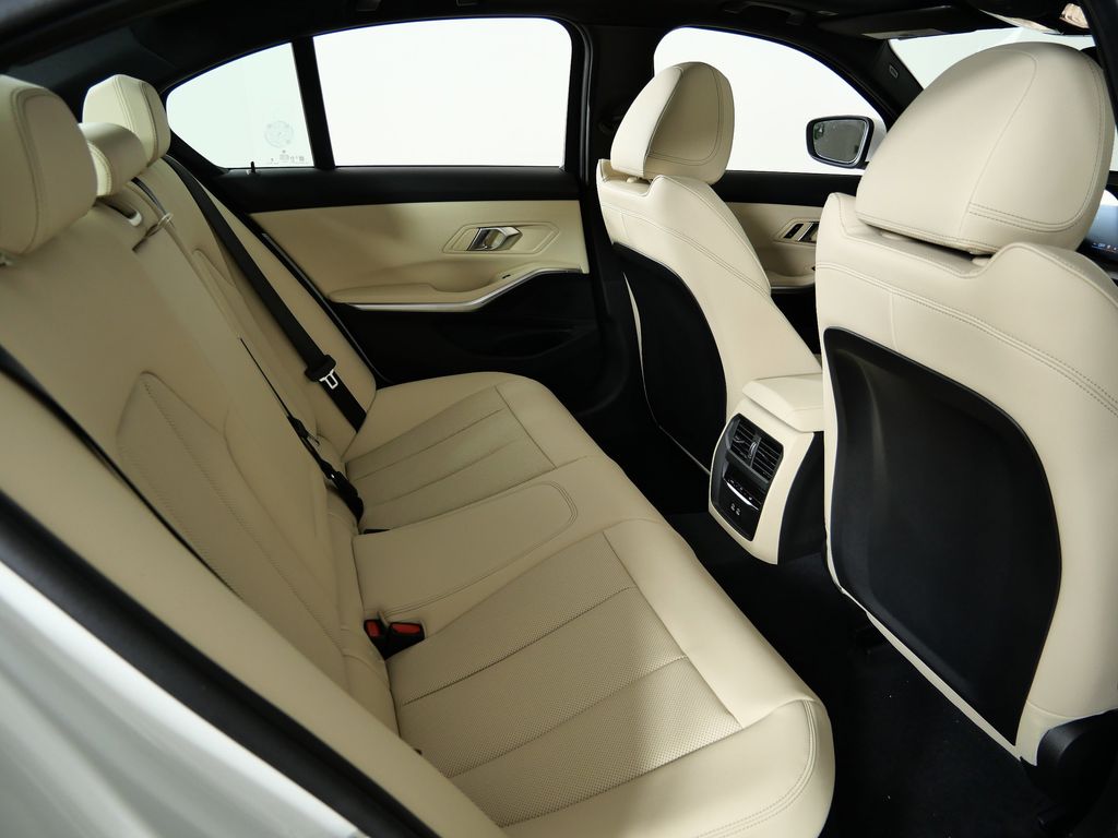 Thumbnail: 2026 BMW 3 Series - 25