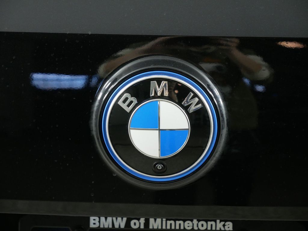 Thumbnail: 2025 BMW iX - 10