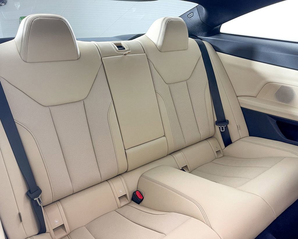 Thumbnail: 2025 BMW 4 Series - 27