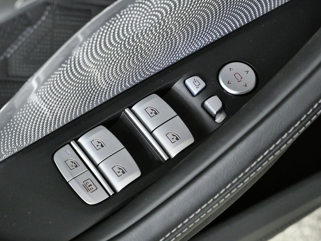 Thumbnail: 2025 BMW M8 - 35