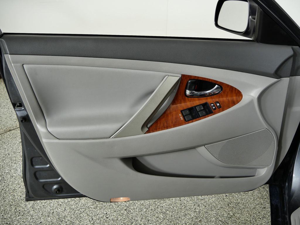 Thumbnail: 2011 Toyota Camry - 31