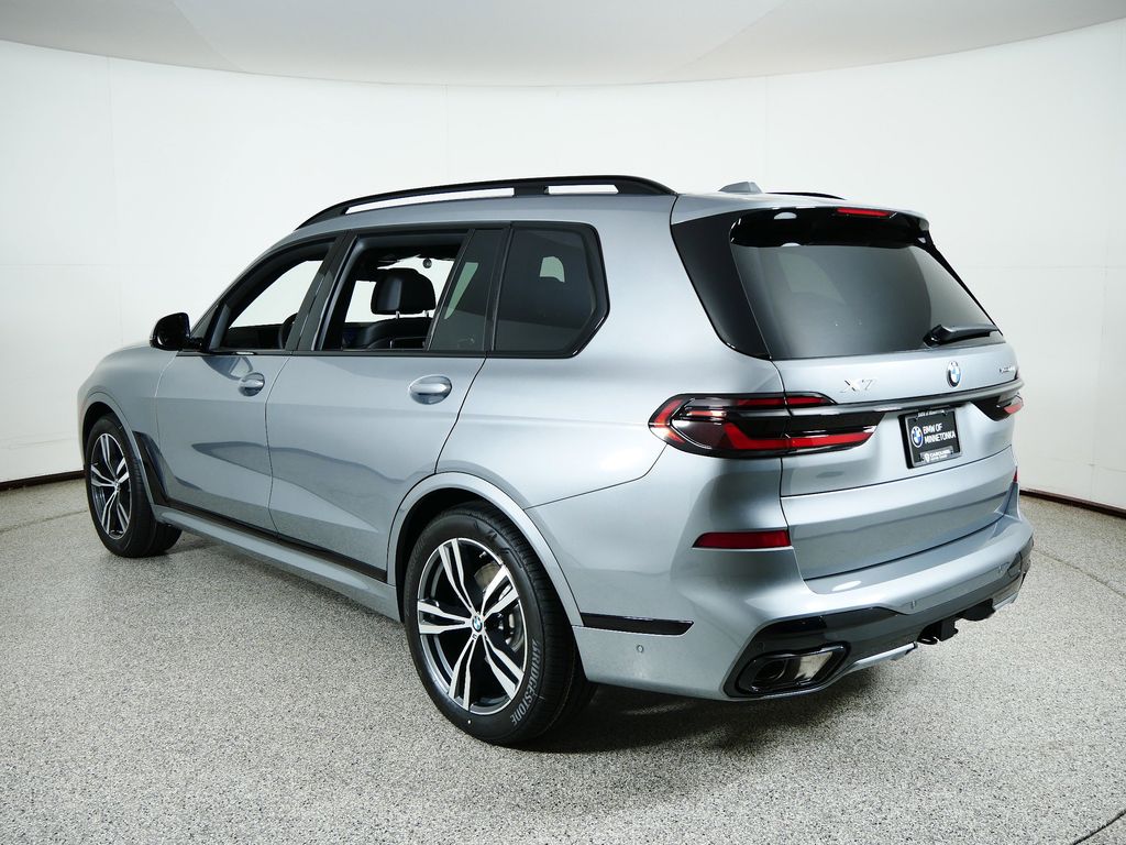 Thumbnail: 2026 BMW X7 - 13