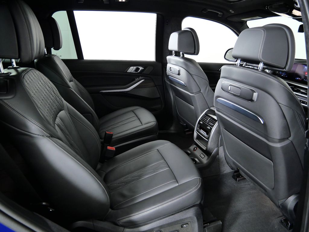 Thumbnail: 2025 BMW X7 - 31