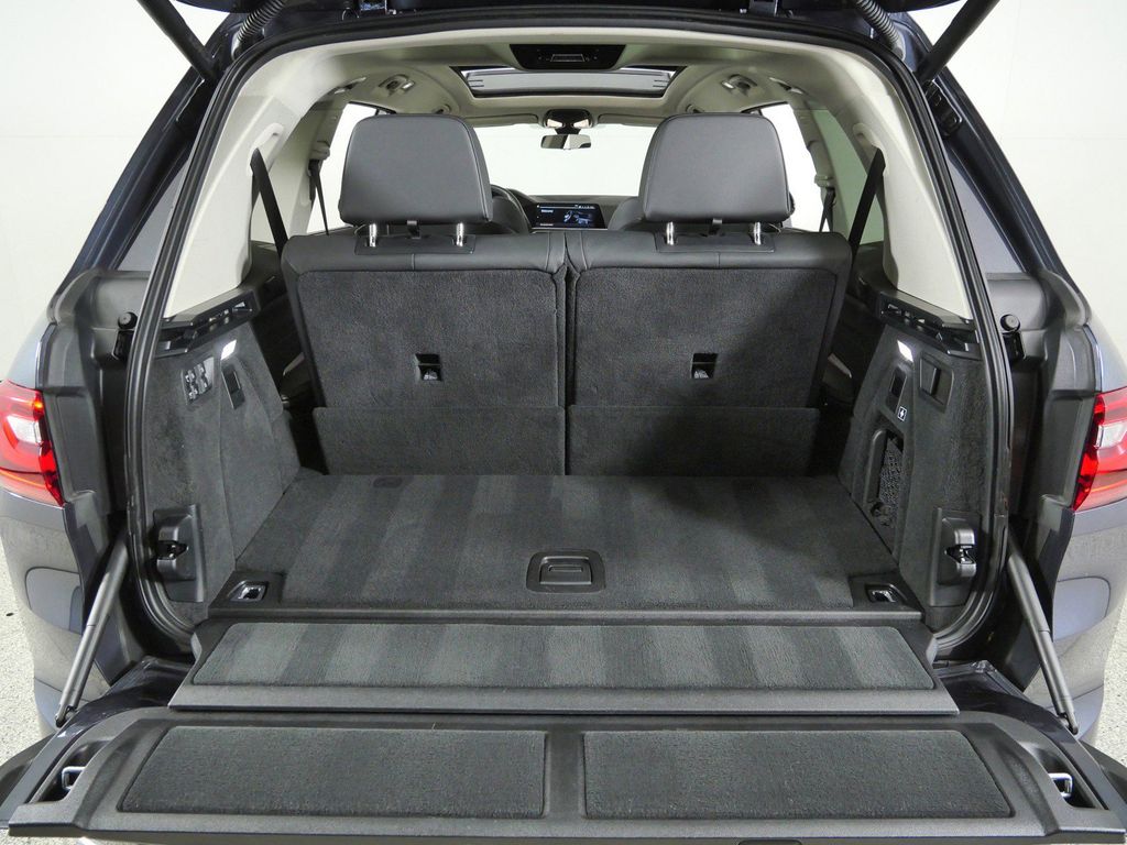 Thumbnail: 2022 BMW X7 - 34