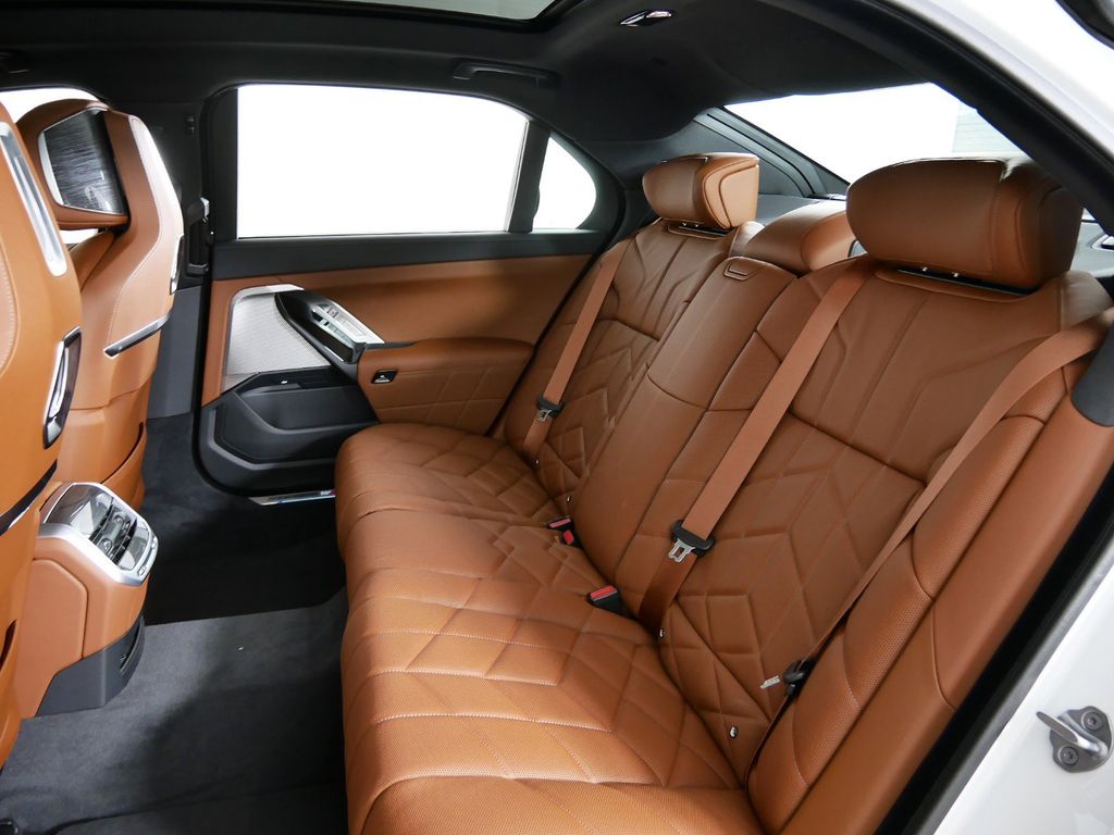 Thumbnail: 2024 BMW i7 - 28