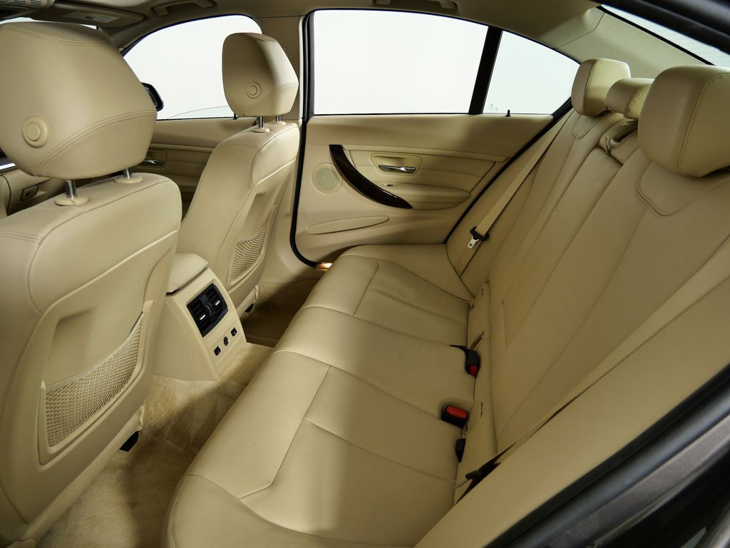 Thumbnail: 2015 BMW 3 Series - 30