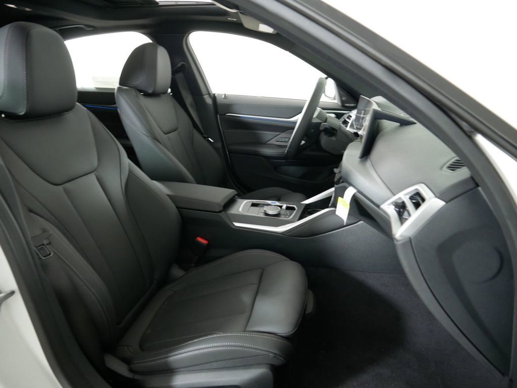 Thumbnail: 2025 BMW i4 - 23