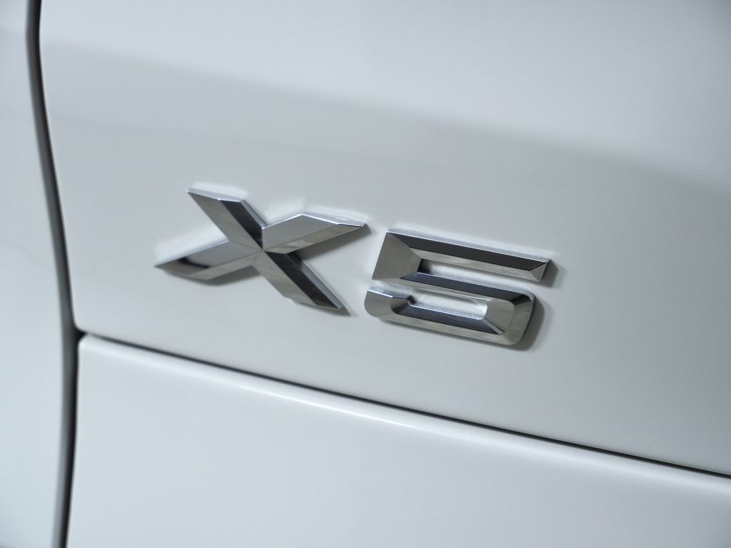 Thumbnail: 2026 BMW X5 - 13