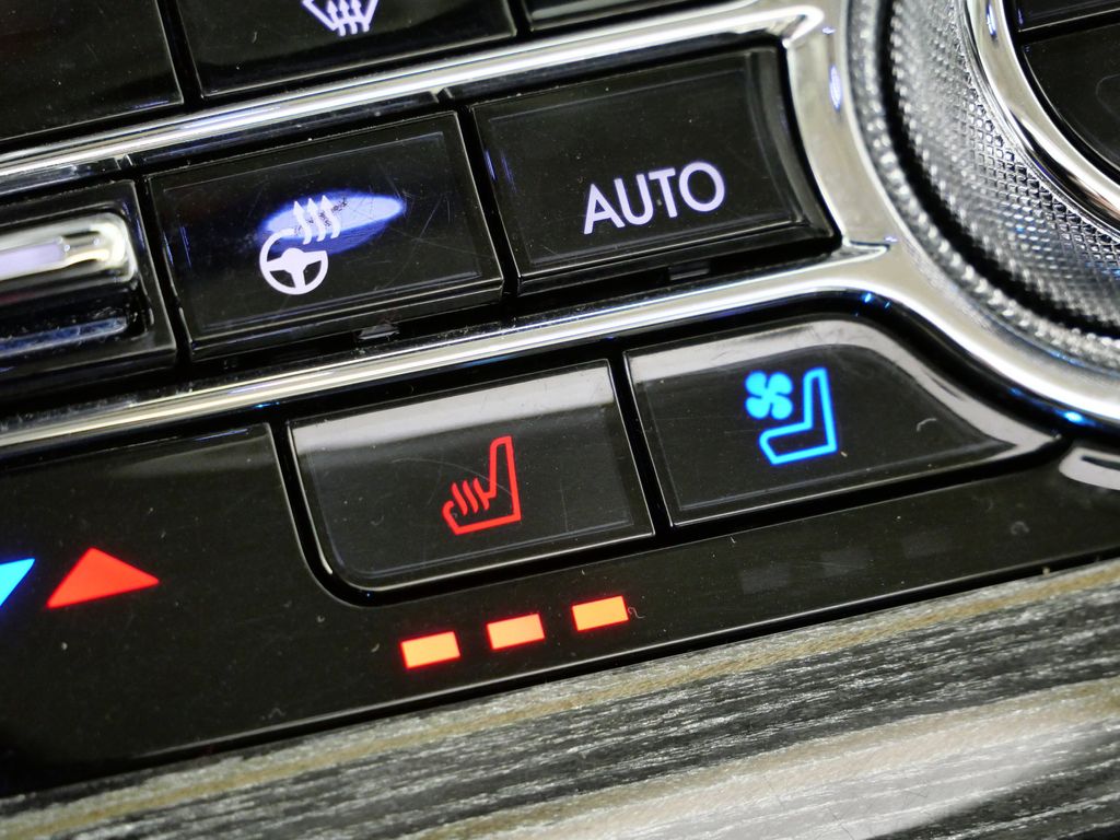 Thumbnail: 2020 Lincoln Aviator - 49