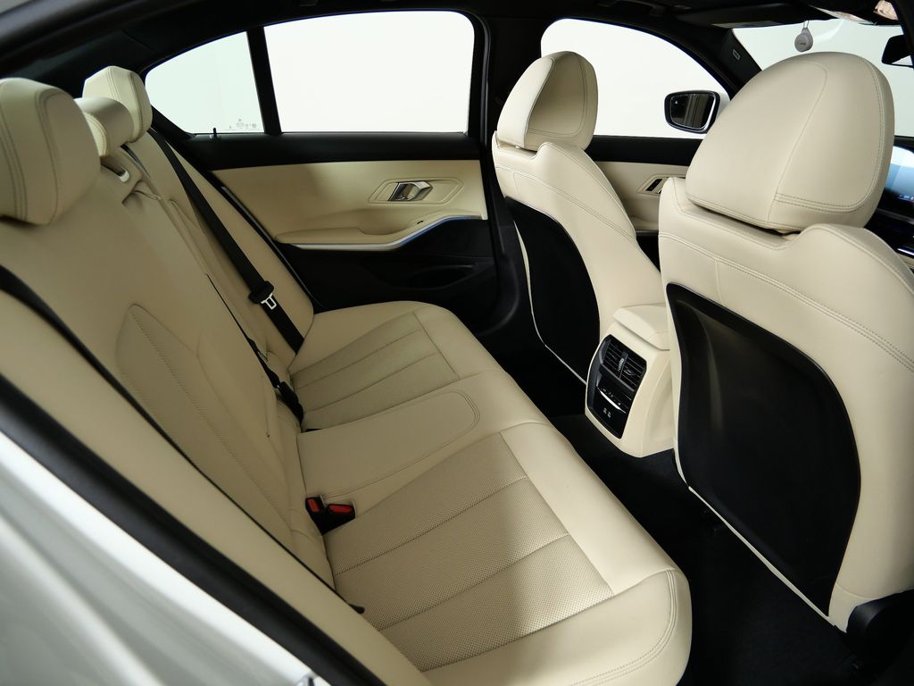 Thumbnail: 2025 BMW 3 Series - 30