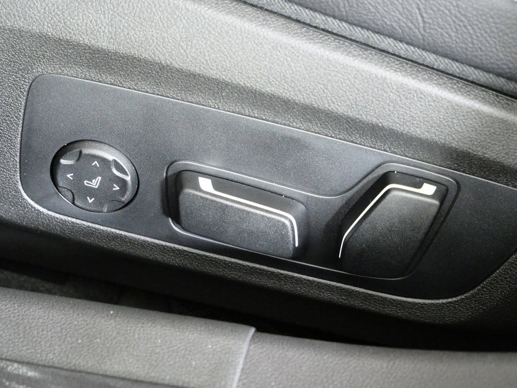 Thumbnail: 2026 BMW 3 Series - 37