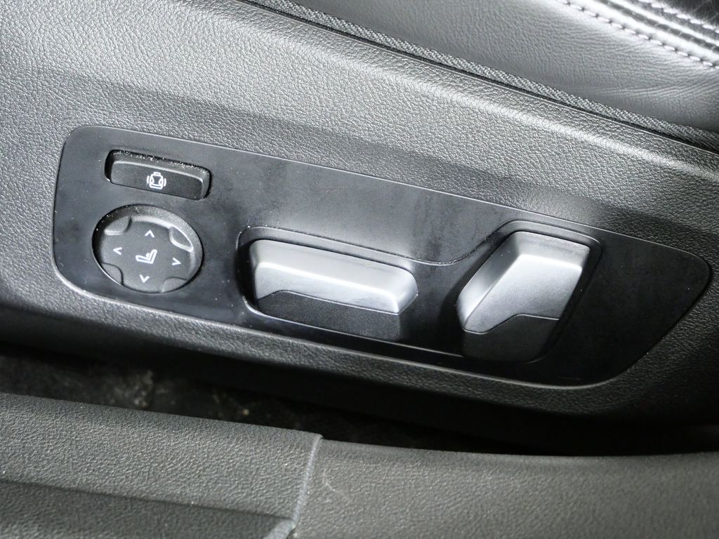 Thumbnail: 2022 BMW M3 - 37