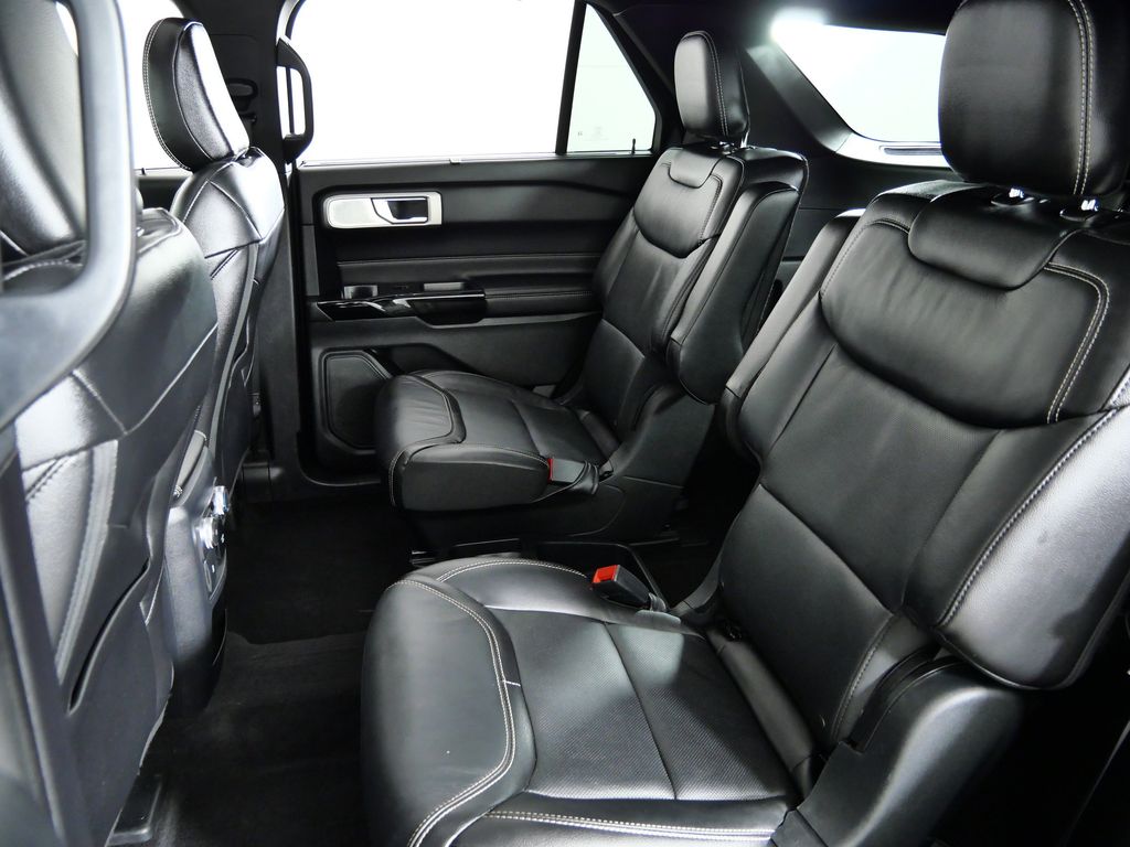 Thumbnail: 2021 Ford Explorer - 32