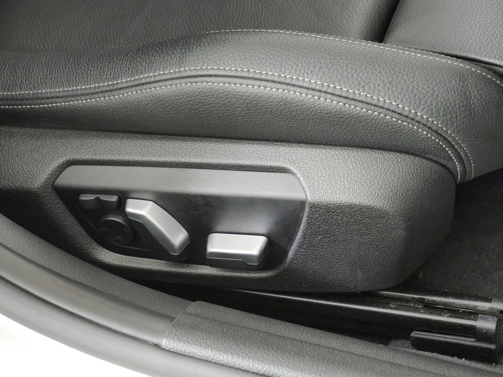 Thumbnail: 2017 BMW 3 Series - 22
