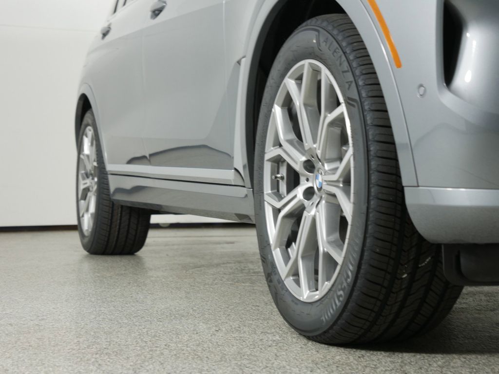 2025 BMW X7 xDrive40i 6
