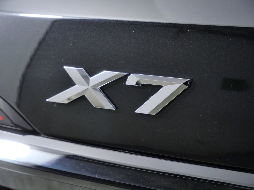 Thumbnail: 2025 BMW X7 - 16
