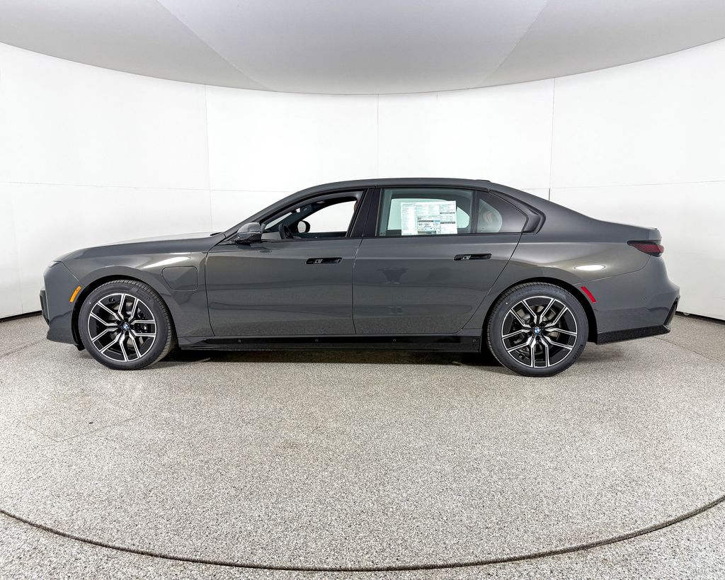 Thumbnail: 2025 BMW 7 Series - 10