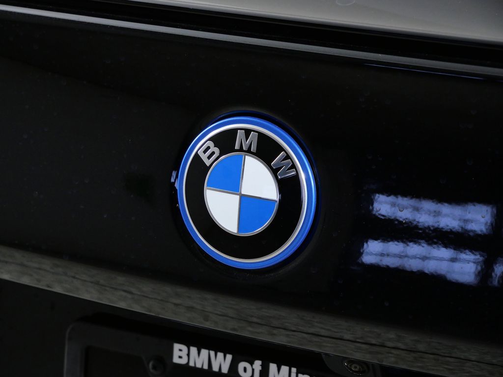 Thumbnail: 2026 BMW 5 Series - 11