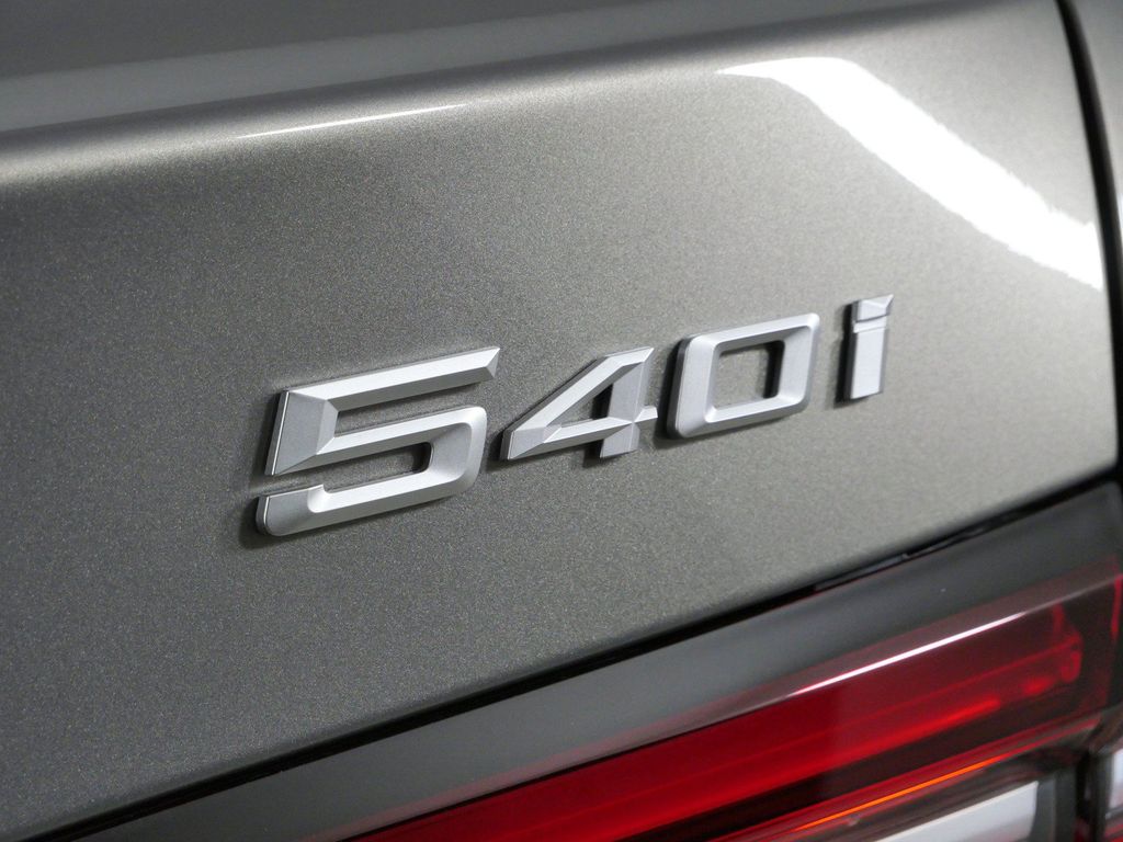 Thumbnail: 2027 BMW 5 Series - 12