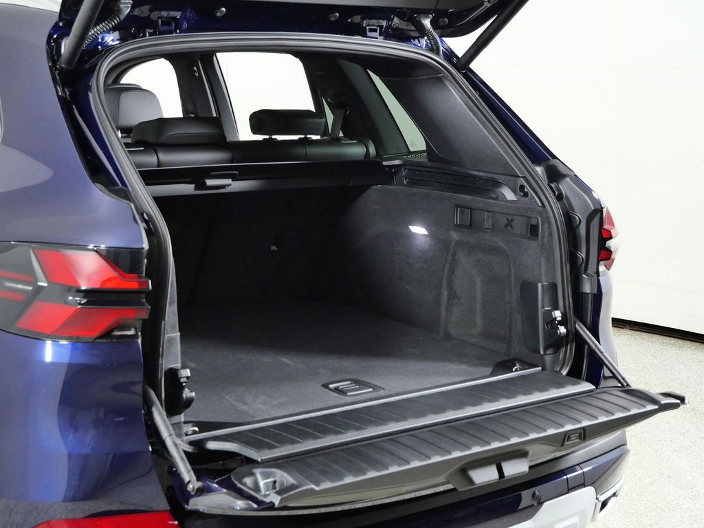 Thumbnail: 2026 BMW X5 - 30