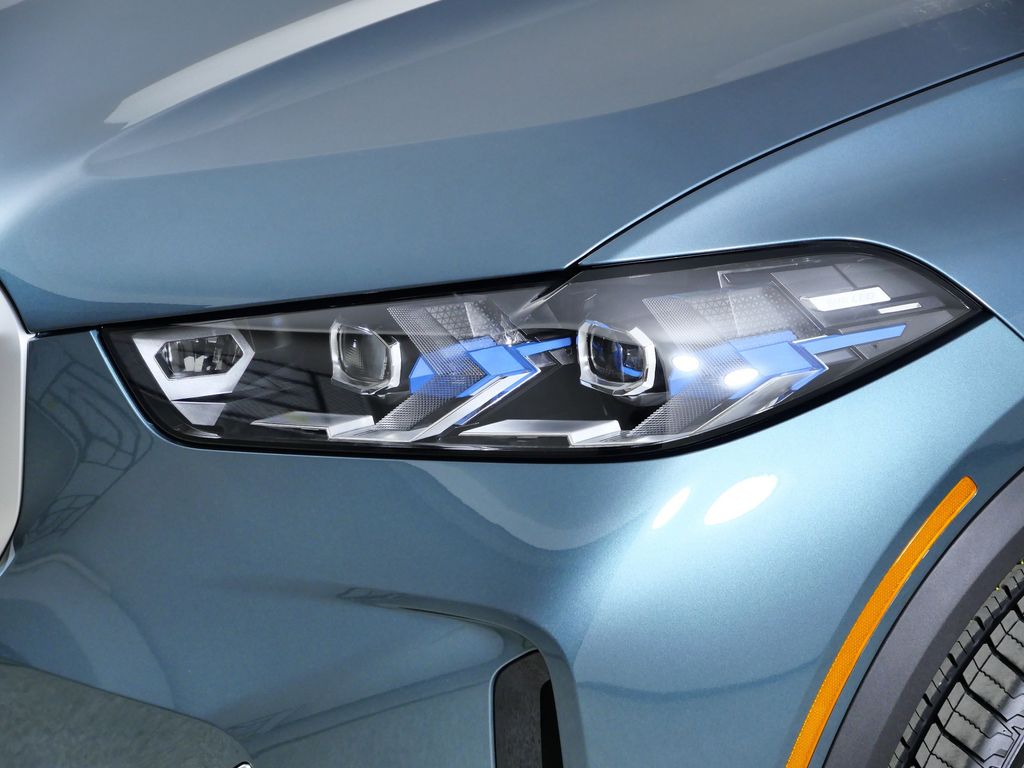 Thumbnail: 2026 BMW X5 - 3