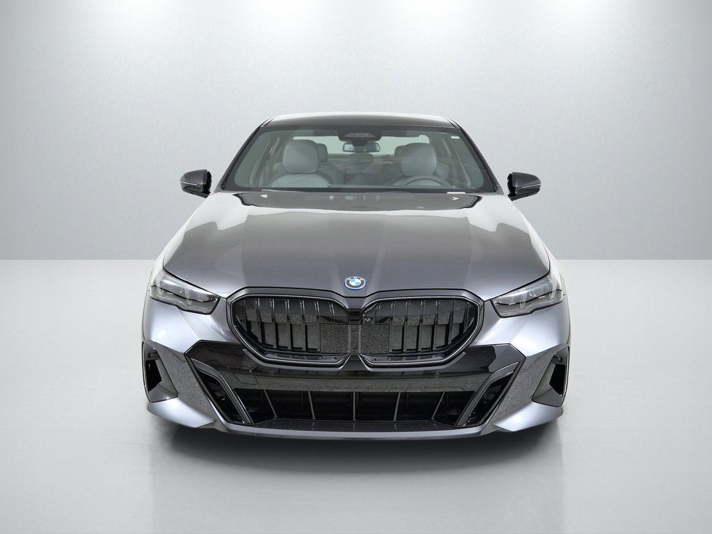 Thumbnail: 2026 BMW 5 Series - 2