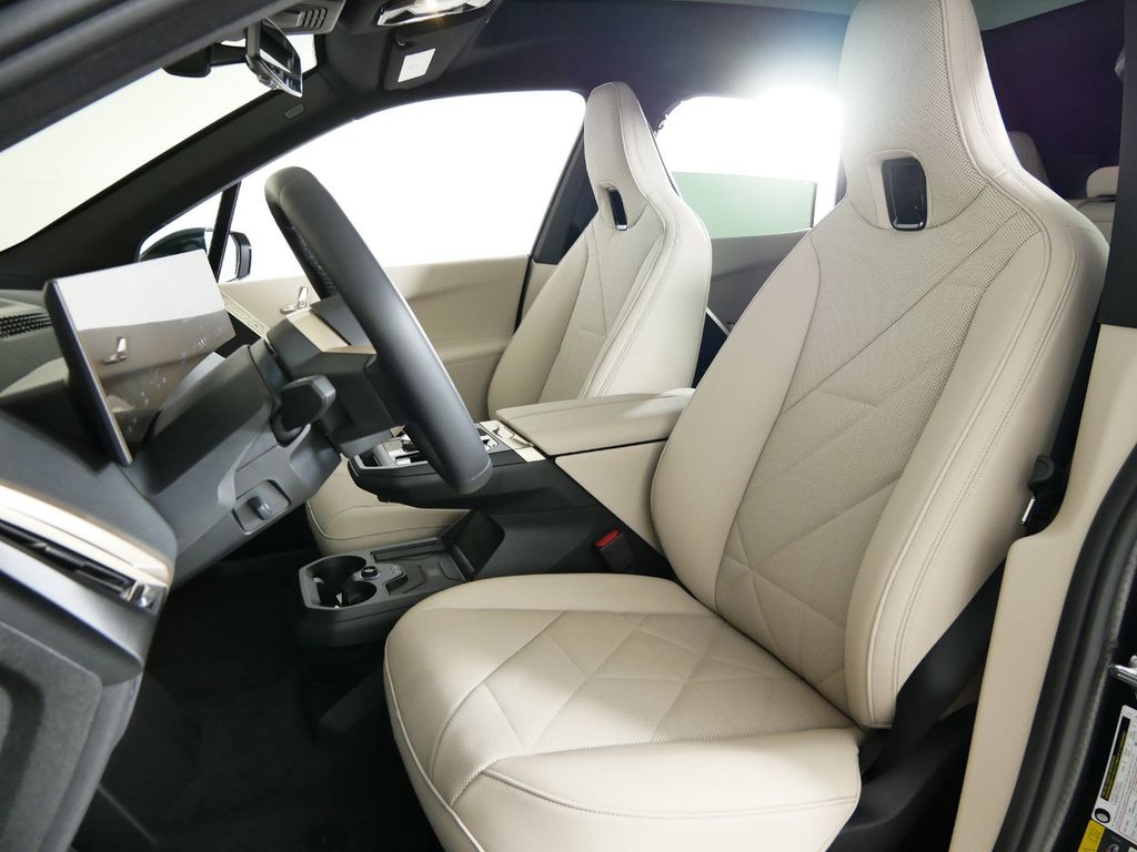 2025 BMW iX xDrive50 32