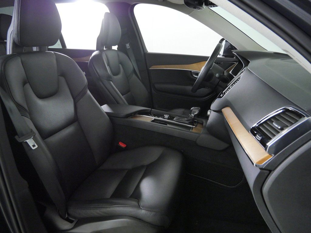 Thumbnail: 2021 Volvo XC90 - 21