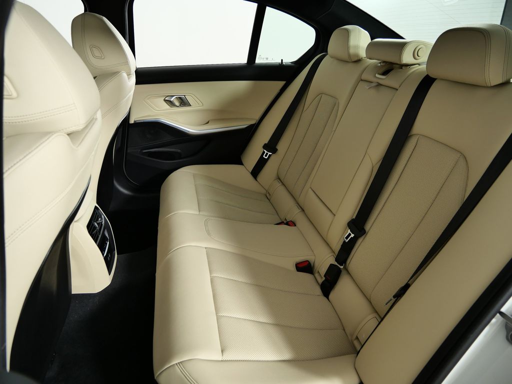 Thumbnail: 2025 BMW 3 Series - 35