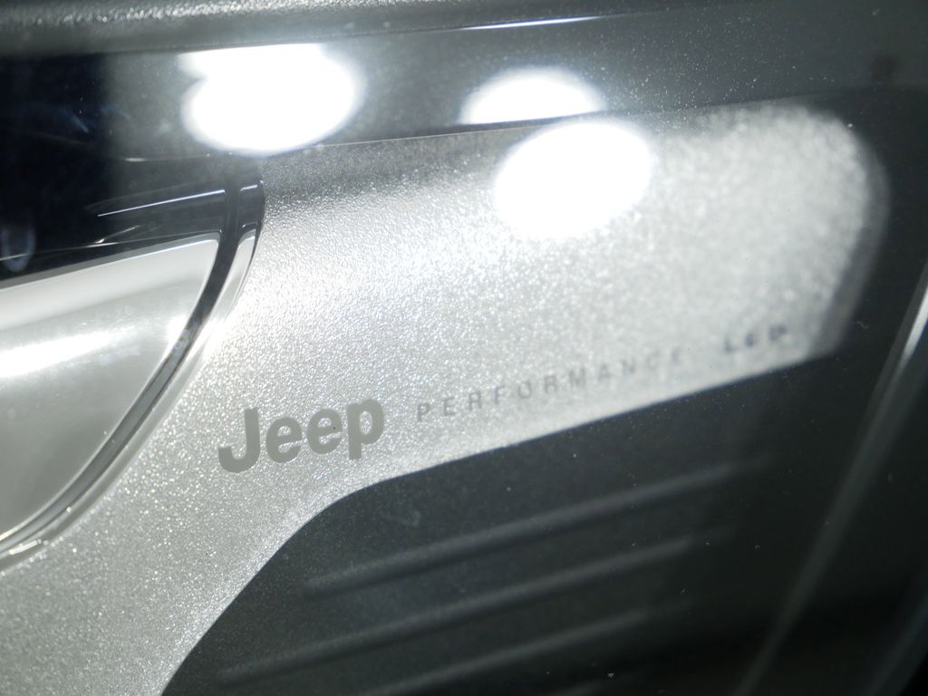 2022 Jeep Grand Wagoneer Series III 18