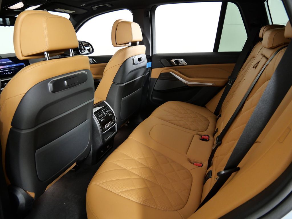 Thumbnail: 2026 BMW X5 - 32