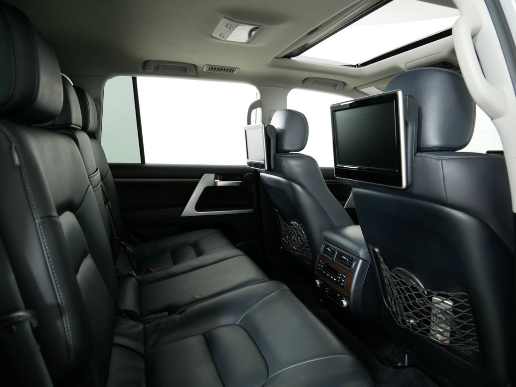 Thumbnail: 2016 Toyota Land Cruiser - 23