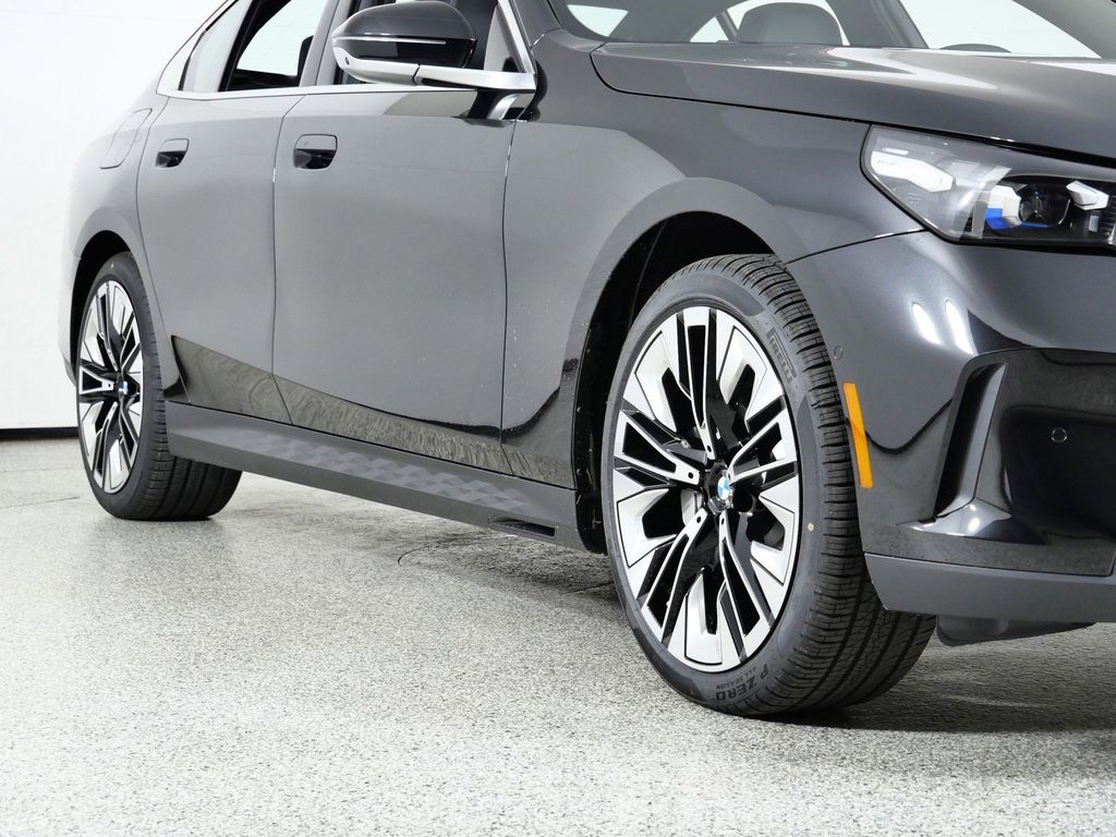 Thumbnail: 2026 BMW 5 Series - 6