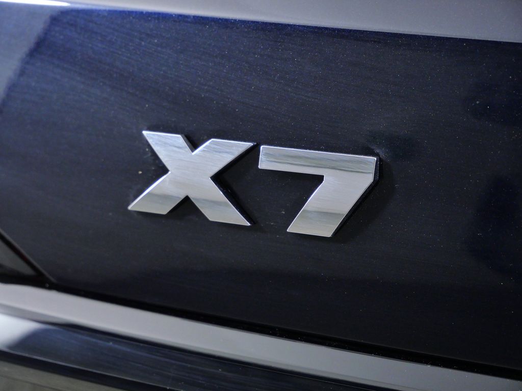 Thumbnail: 2026 BMW X7 - 13