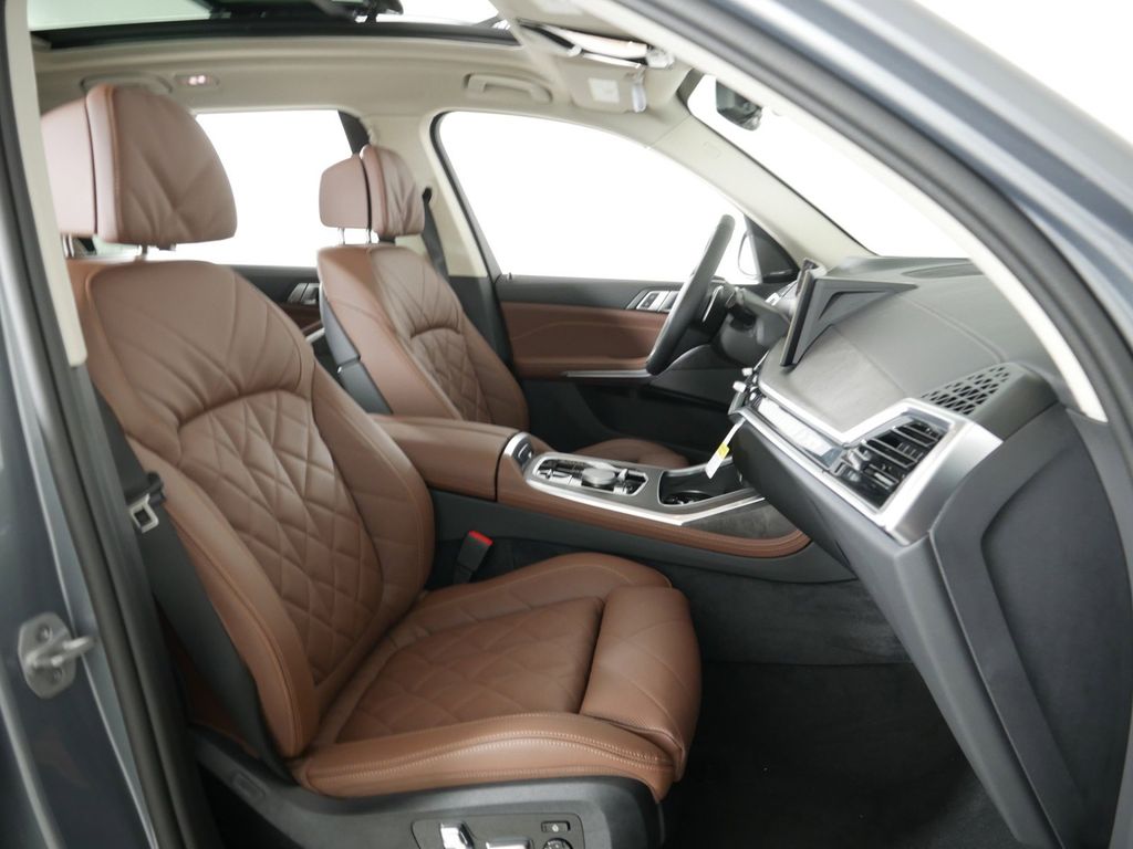 2025 BMW X7 xDrive40i 22