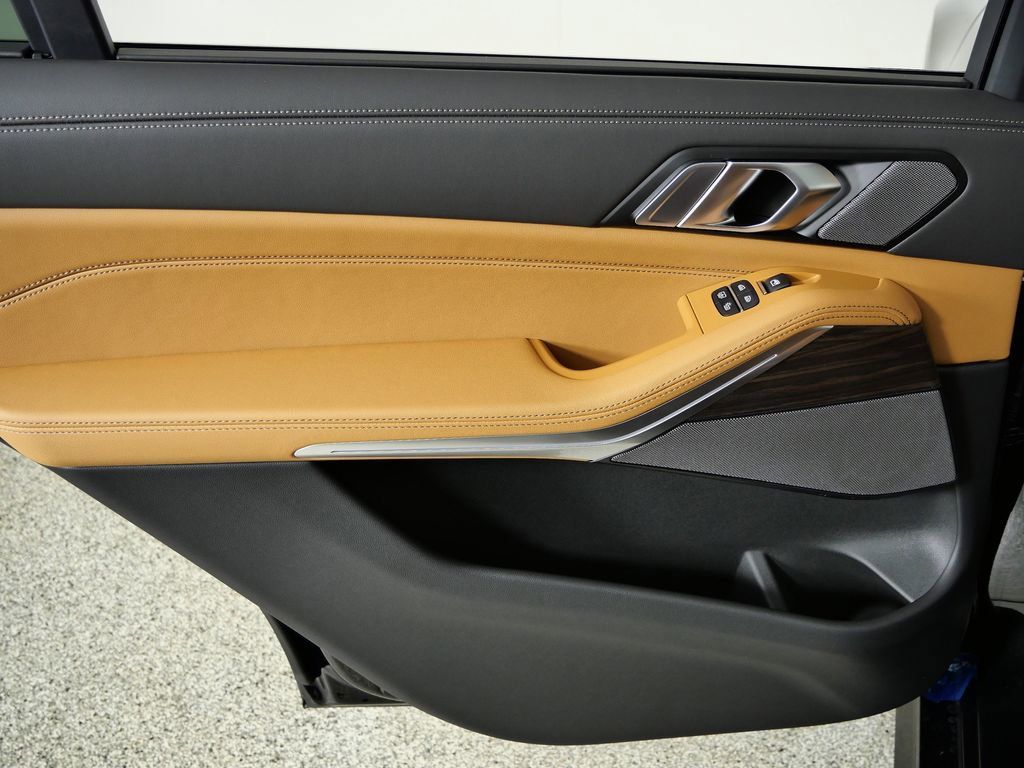 Thumbnail: 2026 BMW X7 - 33