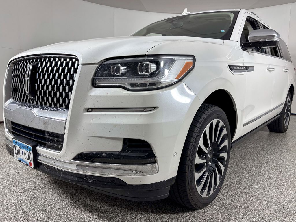 Thumbnail: 2023 Lincoln Navigator - 5