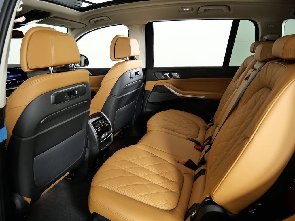 Thumbnail: 2026 BMW X7 - 34