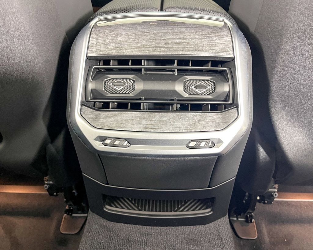 Thumbnail: 2025 BMW 7 Series - 28