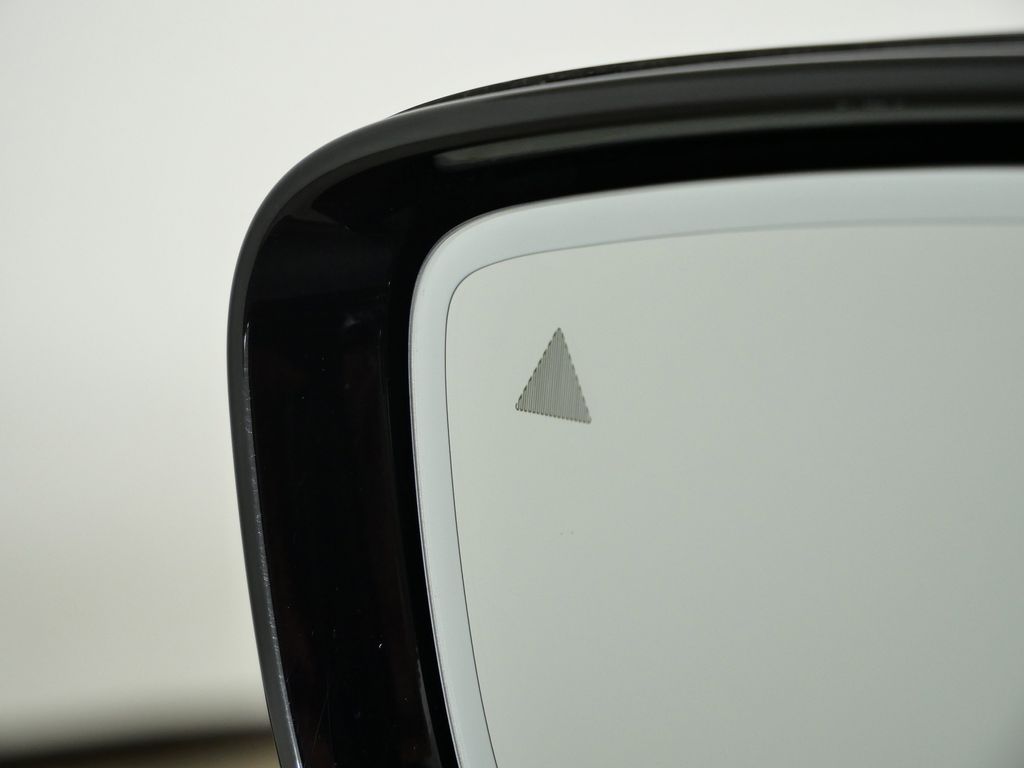 Thumbnail: 2024 BMW M8 - 36